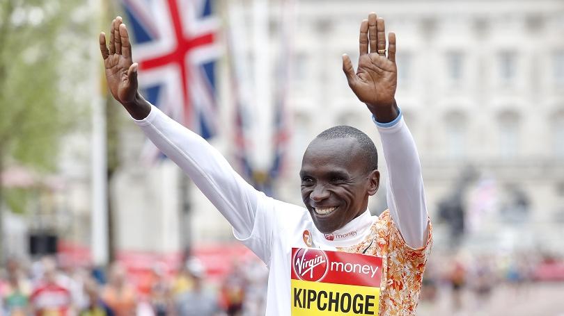 Kean Kipchoge vyhral tvrt raz maratn v Londne, zlepil traov rekord