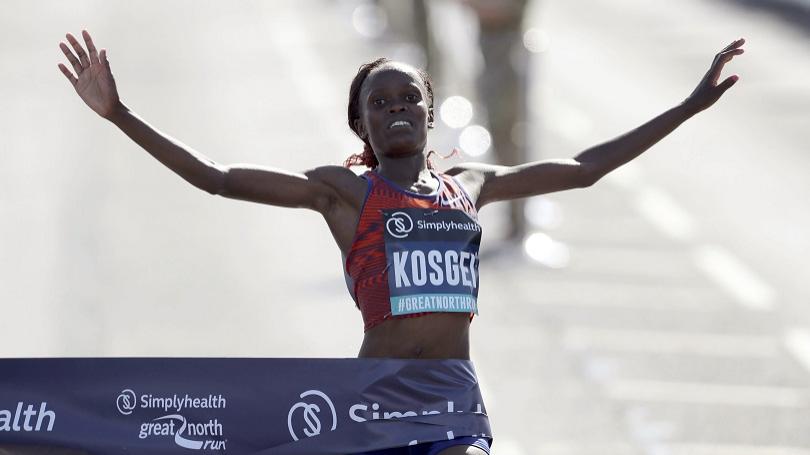 Kosgeiová zlepšila svetový rekord v polmaratóne, IAAF ho neuzná Kosgeiová zlepšila svetový rekord v polmaratóne, IAAF ho neuzná