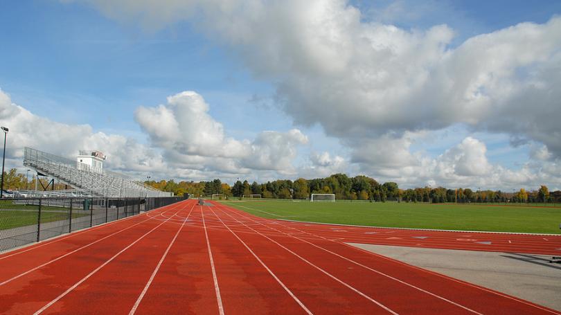 Mesto Malacky zrekontruuje atletick ovl na tadine